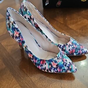 Kelly & Katie Colorful Floral Women's Pumps Size 10